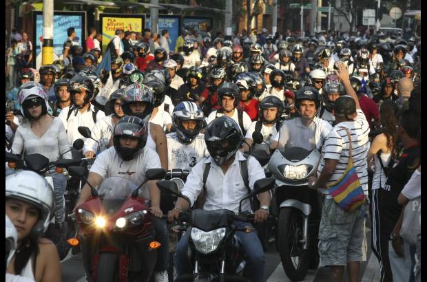 Julio César Herrera - La prohibición fue ratificada por los alcaldes de los municipios del Valle de Aburrá, pues según las autoridades, la medida ha hecho que se reduzcan los delitos y el robo de motos.