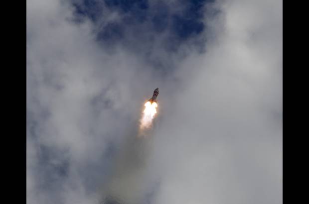 Reuters - De acuerdo con el programa de vuelo, el martes la Soyuz se acoplar&#225; en r&#233;gimen autom&#225;tico al m&#243;dulo ruso de la plataforma orbital, habitada actualmente por los rusos Guennadi Padalka y Sergu&#233;i Revin, y el astronauta de la Nasa de origen puertorrique&#241;o Joe Acab&#225;.