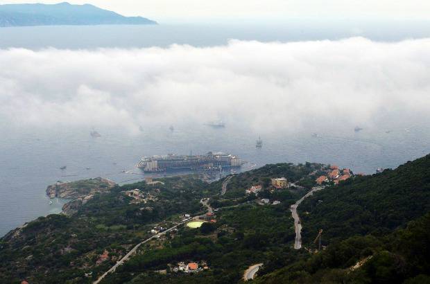 AFP - Su periplo por el litoral italiano le llevará hacia el norte del país acompañado de catorce barcos.