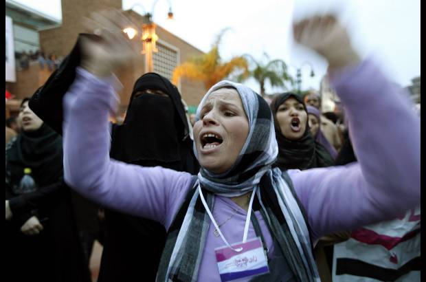 Reuters - A la plaza Tahrir han llegado mujeres de todas los estratos sociales, conservadoras y liberales.