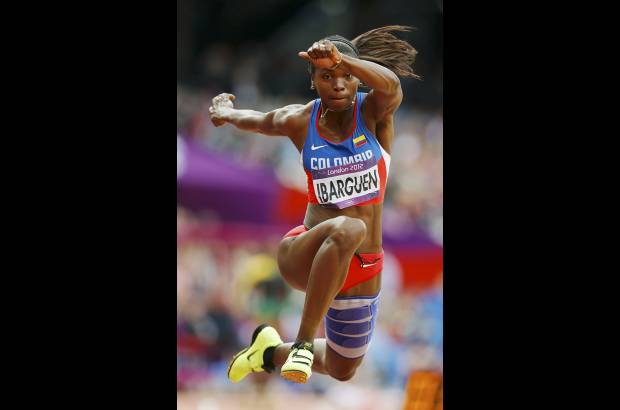 Reuters - La atleta colombiana Caterine Ibarg&#252;en se clasific&#243; para la final de su especialidad, el salto triple.