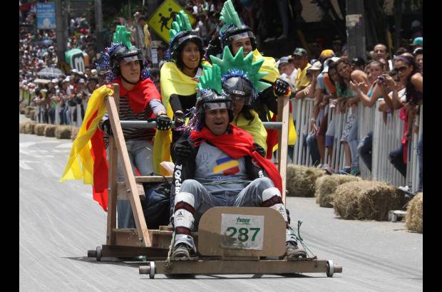 Hernán Vanegas - El Festival de Carros de Rodillos recorrió 14 kilómetros entre Estadero El Silletero, ubicado en el corregimiento de Santa Elena, hasta el MasCerca del barrio Buenos Aires.
