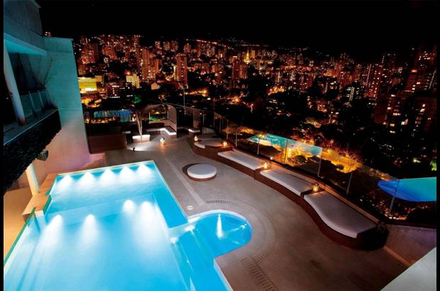 Cortesía - Su discoteca Envy Roof Top, con sus pool party, se ha convertido en el punto de encuentro favorito de los jóvenes.
