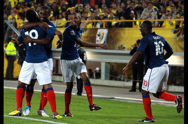 Colprensa - Las anotaciones de Gilles Sunu, Gueida Fofana y Alexandre Lacazette cayeron como agua bendita, no solamente porque los deja cerca a los octavos de final, siempre y cuando venzan el viernes pr&#243;ximo a Mal&#237;, sino porque les da la confianza para salir por todo el pr&#243;ximo compromiso.