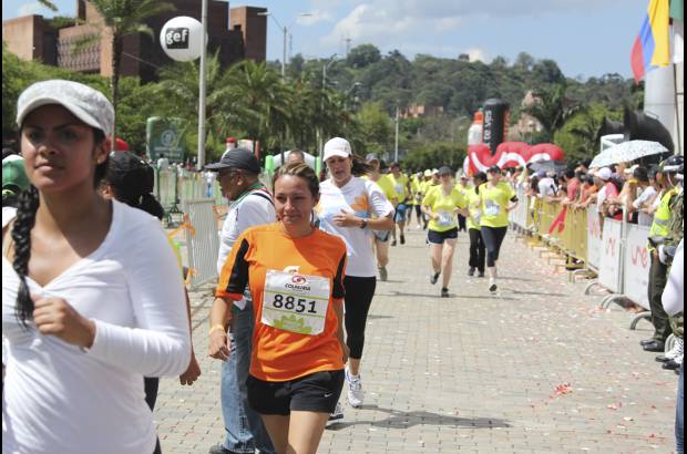 Esteban Jaramillo y Sebastián Salazar - Más de 10 mil competidores se dieron cita en esta histórica cita deportiva que se corría en las modalidades de 5, 10, 21 y 42 kilómetros.