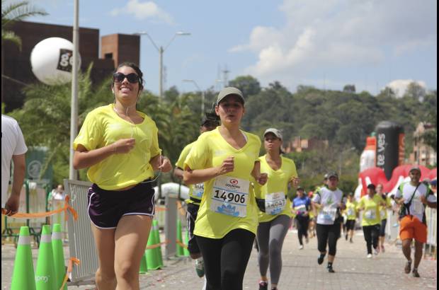 Esteban Jaramillo y Sebastián Salazar - Más de 10 mil competidores se dieron cita en esta histórica cita deportiva que se corría en las modalidades de 5, 10, 21 y 42 kilómetros.