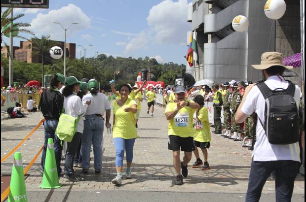 Esteban Jaramillo y Sebastián Salazar - Más de 10 mil competidores se dieron cita en esta histórica cita deportiva que se corría en las modalidades de 5, 10, 21 y 42 kilómetros.
