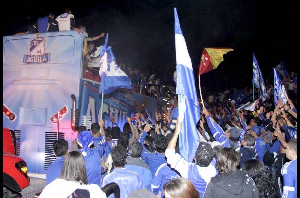Colprensa - Millonarios alcanz&#243; la estrella 14 al superar en la gran final de la Liga Postob&#243;n II-2012 al Independiente Medell&#237;n. Dram&#225;tica definici&#243;n desde los penaltis despu&#233;s de empatar 0-0 en la ida y 1-1 este domingo.