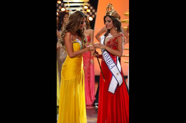Foto Colprensa - Daniella &#193;lvarez fue la encargada de coronar a su sucesora Luc&#237;a Aldana.