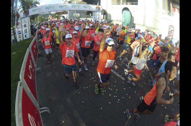 Esteban Jaramillo y Sebastián Salazar - Más de 10 mil competidores se dieron cita en esta histórica cita deportiva que se corría en las modalidades de 5, 10, 21 y 42 kilómetros.