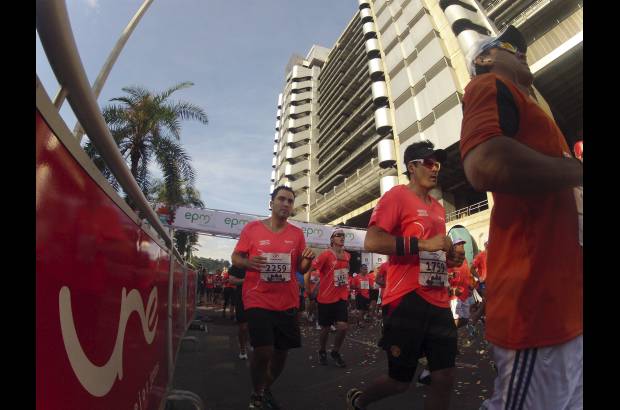 Esteban Jaramillo y Sebastián Salazar - Más de 10 mil competidores se dieron cita en esta histórica cita deportiva que se corría en las modalidades de 5, 10, 21 y 42 kilómetros.