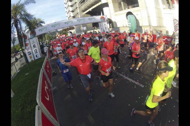 Esteban Jaramillo y Sebastián Salazar - Más de 10 mil competidores se dieron cita en esta histórica cita deportiva que se corría en las modalidades de 5, 10, 21 y 42 kilómetros.