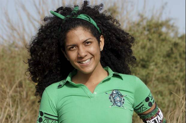 Cortes&#237;a Canal Caracol - Cindy Jim&#233;nez Mart&#237;nez. 21 a&#241;os. Santa Marta. Estudiante. Naci&#243; en Caucasia, Antioquia, pero creci&#243; y se form&#243; en Santa Marta. Estudia Comunicaci&#243;n Social. Se define como una mujer alegre, espont&#225;nea, chistosa y fresca. No tiene pelos en la lengua y se averg&#252;enza de su desorden. Le molestan las personas hip&#243;critas y falsas.
