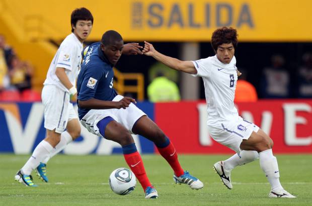 Colprensa - Sin jugar bien y con una pizca de suerte, Francia derrot&#243; el martes 3-1 a Corea del Sur y revivi&#243; sus posibilidades de avanzar por el Grupo A a los octavos de final.