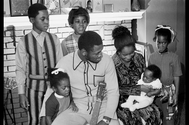 AP - Rodeado por su familia el 22 de noviembre de 1970.