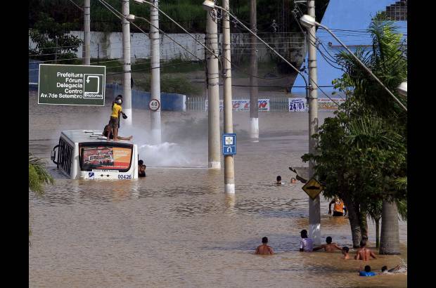 Reuters - Lo ocurrido en R&#237;o de Janeiro es, seg&#250;n las ediciones de la prensa local, una tragedia anunciada por la omisi&#243;n de las autoridades para adoptar medidas preventivas y la repetici&#243;n de desastres que se registran hist&#243;ricamente en esta &#233;poca del a&#241;o en el tercer estado m&#225;s poblado de Brasil.