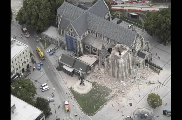 Reuters - El primer ministro neozeland&#233;s, John Key, dijo poco despu&#233;s de sobrevolar la ciudad que &quot;Christchurch es una zona de desastre total&quot;.