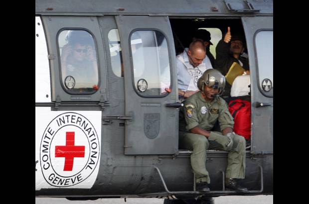 Reuters - Al interior de la aeronave, los uniformados no pararon de cantar.