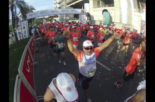 Esteban Jaramillo y Sebastián Salazar - Más de 10 mil competidores se dieron cita en esta histórica cita deportiva que se corría en las modalidades de 5, 10, 21 y 42 kilómetros.