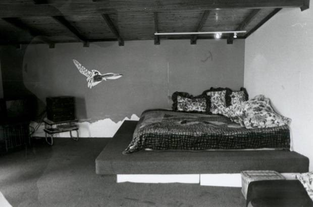 FOTO ARCHIVO EL COLOMBIANO - El 19 de junio de 1991, tras una anunciada negociaci&#243;n, Pablo Escobar se entrega a las autoridades colombianas para ser recluido en La Catedral; la c&#225;rcel llena de lujos construida por el mismo capo, que eran disfrutados a placer por &#233;l y sus sicarios.