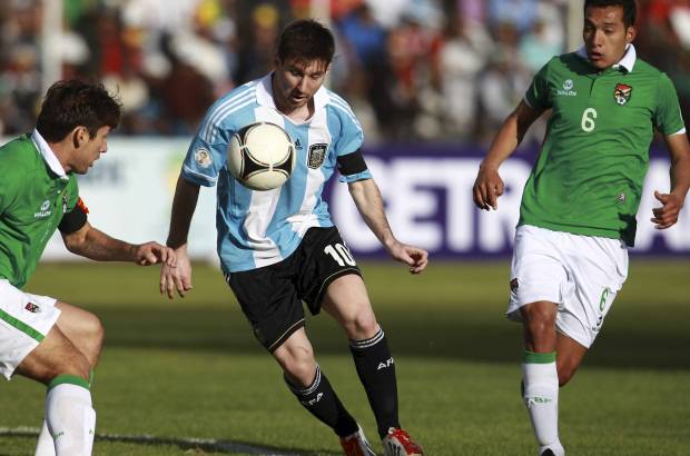 AP - Argentina fue de menos a m&#225;s con Messi como el motor de su equipo. Ever Banega marc&#243; el gol del empate.