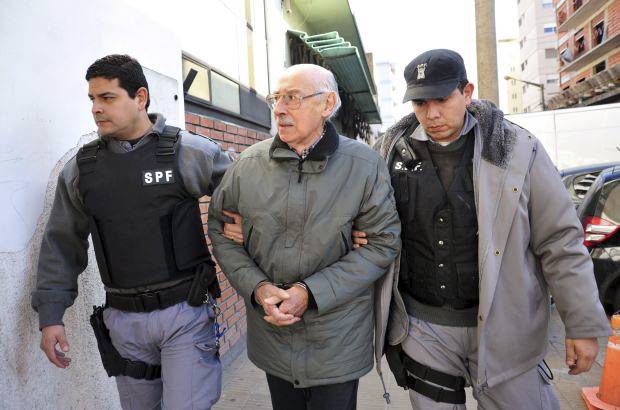 - El dictador nunca pidió perdón por los crímenes cometidos. Murió a los 87 años de edad.