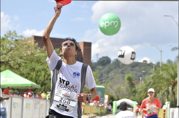 Esteban Jaramillo y Sebasti&#225;n Salazar - M&#225;s de 10 mil competidores se dieron cita en esta hist&#243;rica cita deportiva que se corr&#237;a en las modalidades de 5, 10, 21 y 42 kil&#243;metros.