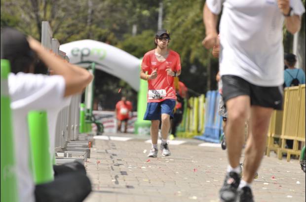 Esteban Jaramillo y Sebasti&#225;n Salazar - M&#225;s de 10 mil competidores se dieron cita en esta hist&#243;rica cita deportiva que se corr&#237;a en las modalidades de 5, 10, 21 y 42 kil&#243;metros.