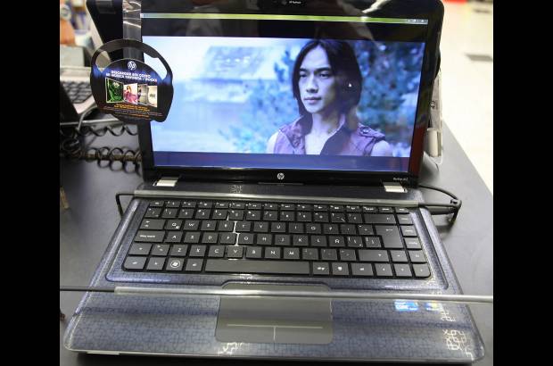 Róbinson Sáenz - Parece un portátil normal, sin embargo, este HP DV5-2146 viene con Widi, un mecanismo, que permite, sin cables, reproducir en el televisor imagen, sonido y video.