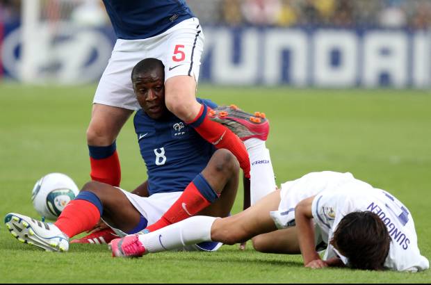 Colprensa - La selecci&#243;n de Francia exhibi&#243; hoy serias dificultades para contener las escaramuzas del rival, que plante&#243; un juego conservador pero punzante en el contragolpe.