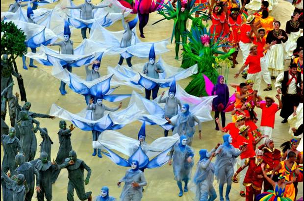 FOTO JUAN ANTONIO S&#193;NCHEZ, Enviado especial Brasil - En una tarde soleada y a ritmo de samba, multitudes de brasile&#241;os vestidos con los colores verde y amarillo llegaron al estadio Itaquearo para vivir la inauguraci&#243;n.
