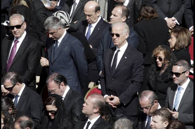 AP - El vicepresidente de Estados Unidos Joe Biden presente en la Plaza de San Pedro