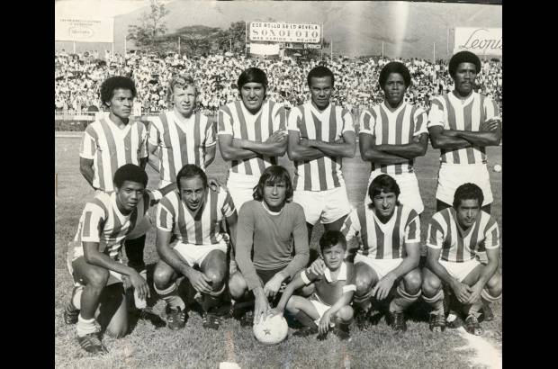 - 1973. Arriba: Jorge Ortiz, Gerardo Moncada, Tito G&#243;mez, Abel &#193;lvarez, Francisco Maturana y Te&#243;filo Campaz. Abajo: V&#237;ctor Campaz, Hugo L&#243;ndero, Ra&#250;l Navarro, Jorge Fern&#225;ndez y Gustavo Santa. T&#233;cnico: C&#233;sar L&#243;pez Fretes.