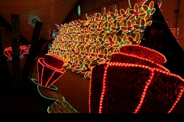 Jaime P&#233;rez - As&#237; luces las escenas navide&#241;as especiales que se montaron en el r&#237;o Medell&#237;n.