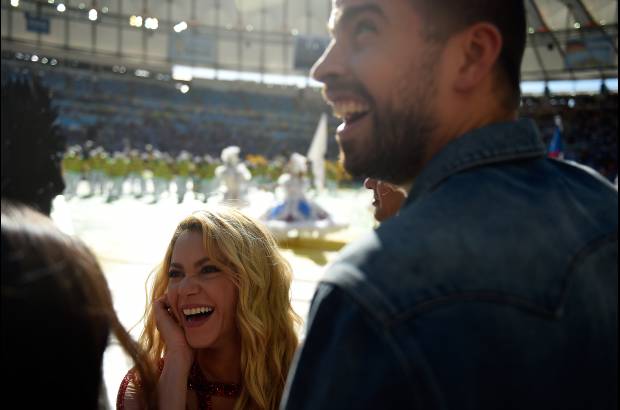 AFP - Los rumores sobre el segundo embarazo de Shakira siguen circulando por redes sociales. Algunos medios de comunicaci&#243;n confirmaron que fuentes allegadas a la barranquillera dijeron que s&#237; est&#225; embarazada, pero hasta el momento la noticia no se ha hecho oficial. El rumor comenz&#243; despu&#233;s de la presentaci&#243;n de Shakira en la clausura del Mundial Brasil 2014.