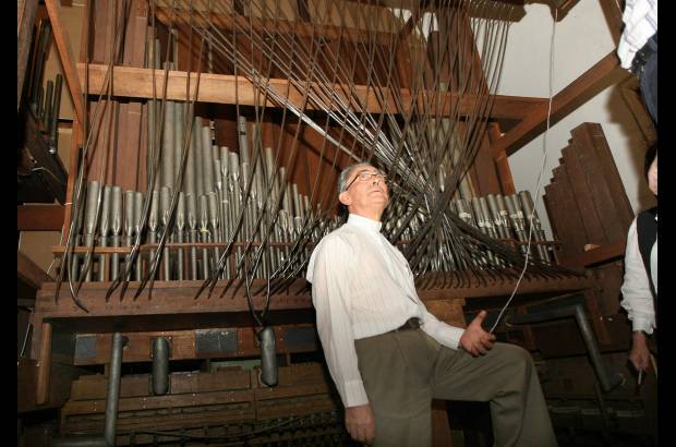 Juan Antonio S&#225;nchez - Este instrumento, que tiene un sistema electroneum&#225;tico, tiene buena parte de las mangueras de aire desconectadas.