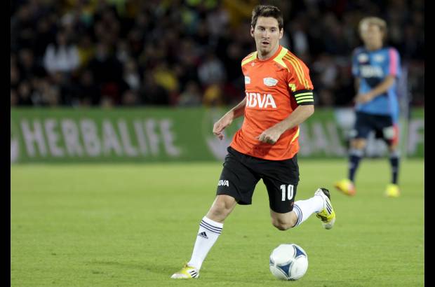 Mauricio Alvarado-Colprensa - La apertura del show la entreg&#243; el cantante colombiano Jorge Celed&#243;n, luego lleg&#243; la primera parte de los goles, despu&#233;s apareci&#243; Daddy Yankee y, finalmente, m&#225;s goles y emociones por parte de los Amigos de Lionel Messi y el equipo del Resto del Mundo.