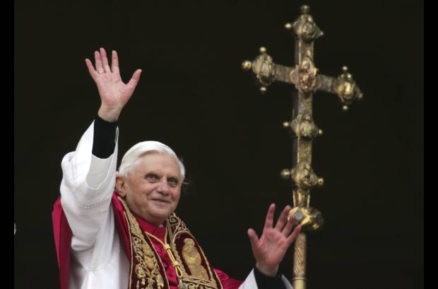 AP - El alem&#225;n Joseph Ratzinger, de 85 a&#241;os, hab&#237;a sido elegido Papa el 19 de abril de 2005 en el primer C&#243;nclave del siglo XXI, tras la muerte de Juan Pablo II.