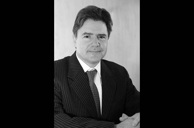 Juan Carlos V&#233;lez - Senador - &quot;EL COLOMBIANO es un referente. Recuerdo que los domingos &#237;bamos a almorzar adonde nuestra bisabuela y entre los bisnietos nos turn&#225;bamos la separata de los mu&#241;equitos. Y obviamente, como &#233;ramos tantos, hab&#237;a que esperar un buen rato para poder leerlos, ya que no era yo uno de los mayores&quot;.