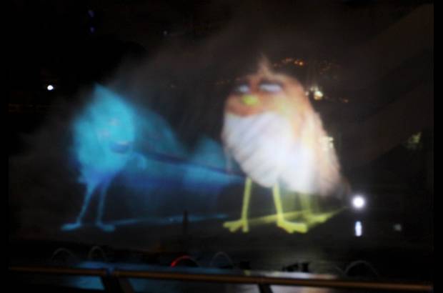 Róbinson Sáenz - El cuento de Gótica y Copetón, desde 2011, anima la fuente cibernética de EPM.