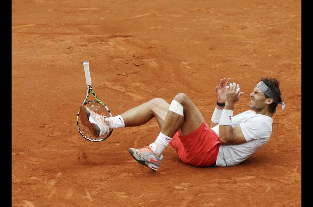 Reuters - El mallorqu&#237;n se convirti&#243; en el primer tenista de la historia que alza ocho veces la copa de un mismo Grand Slam, un torneo sobre el que mantiene la hegemon&#237;a contra todos los rivales que han intentado arrebat&#225;rselo.