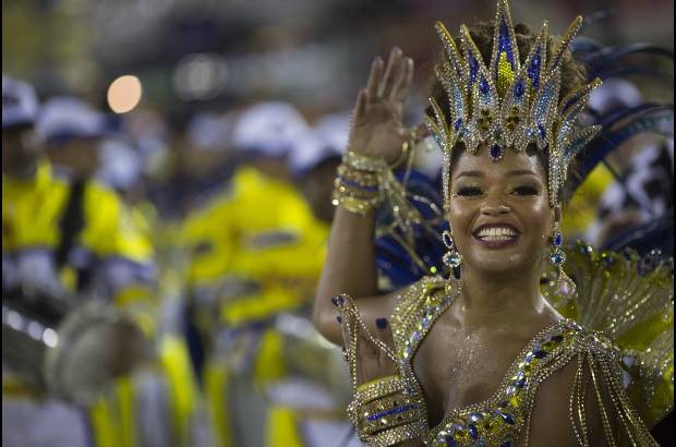 AP - En el Carnaval de Río de Janeiro se destaca el espíritu festivo de Brasil.
