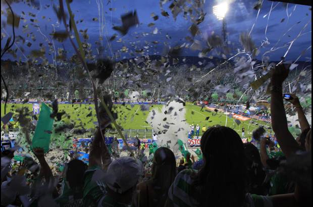 Manuel Saldarriaga y Esteban Vanegas - Fiesta total en el estadio Atanasio Girardot, a donde llegaron 45.066 espectadores y la recaudaci&#243;n fue de $1.457.488.000.