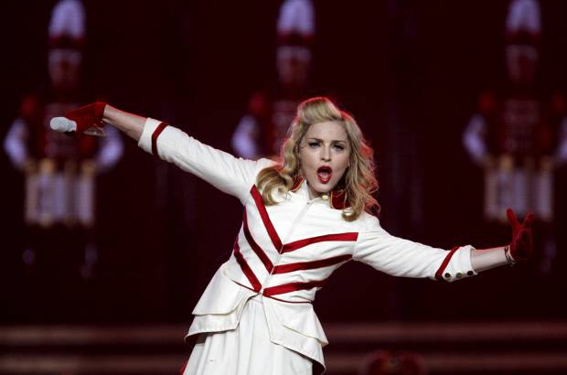 AP - Luego de su gira por Europa varios activistas rusos demandaron a la cantante estadounidense.