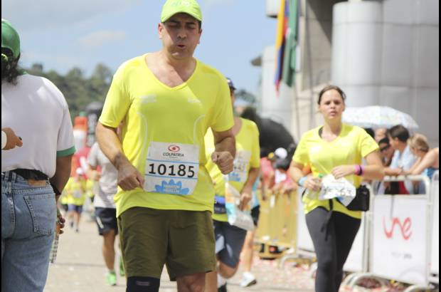 Esteban Jaramillo y Sebastián Salazar - Más de 10 mil competidores se dieron cita en esta histórica cita deportiva que se corría en las modalidades de 5, 10, 21 y 42 kilómetros.