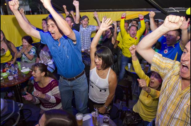 Esteban Vanegas - Los colombianos viven con emoci&#243;n la fiesta del Mundial.