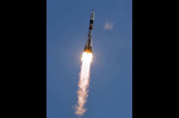Reuters - Una vez los tres nuevos inquilinos de la plataforma orbital se acomoden a su nuevo h&#225;bitat, Williams ejercer&#225; funciones de ingeniera de vuelo hasta septiembre, cuando sustituir&#225; a Padalka como comandante.