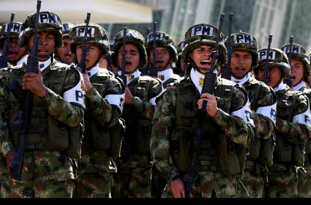 Jaime P&#233;rez - Paradas militares y homenajes al tricolor nacional se vivieron en Medell&#237;n.