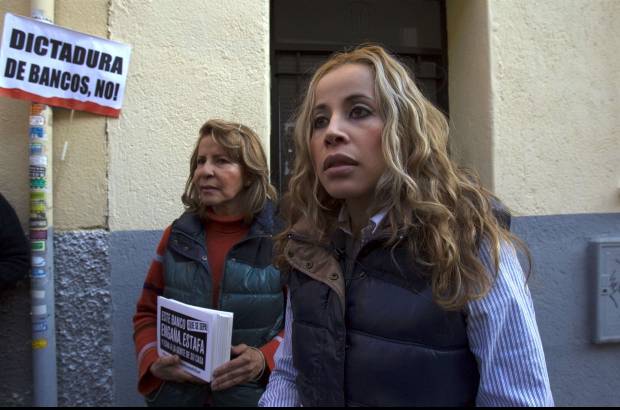 Reuters - Yeimi Pérez es una colombiana que también tiene nacionalidad española, desde hace años vive en Madrid y trabaja como asistente en una tienda de una estación de gasolina.