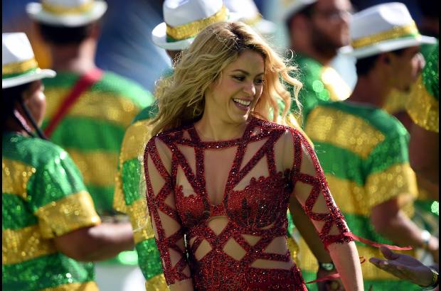 AFP - Los rumores sobre el segundo embarazo de Shakira siguen circulando por redes sociales. Algunos medios de comunicaci&#243;n confirmaron que fuentes allegadas a la barranquillera dijeron que s&#237; est&#225; embarazada, pero hasta el momento la noticia no se ha hecho oficial. El rumor comenz&#243; despu&#233;s de la presentaci&#243;n de Shakira en la clausura del Mundial Brasil 2014.